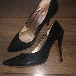 BCBG Classic heels great condition, worn maybe once looks brand new, size 7